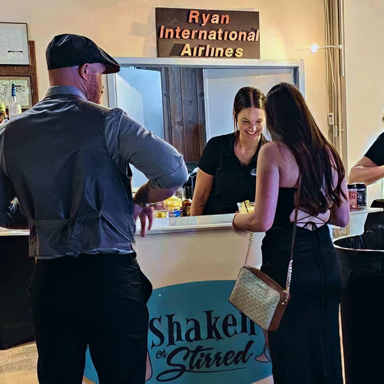 Weddings with shaken or stirred (1)