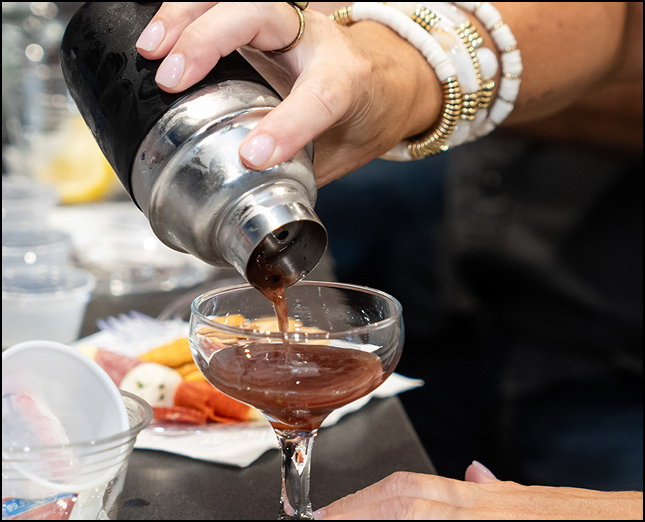 mixology classes with shaken or stirred